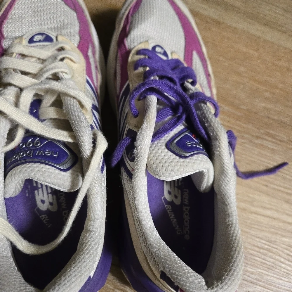New Balance Men Cream and Purple Sneakers